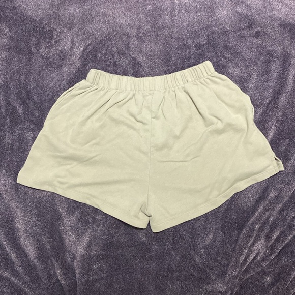 Garage Beige Sweatshorts with pockets - Picture 2 of 5